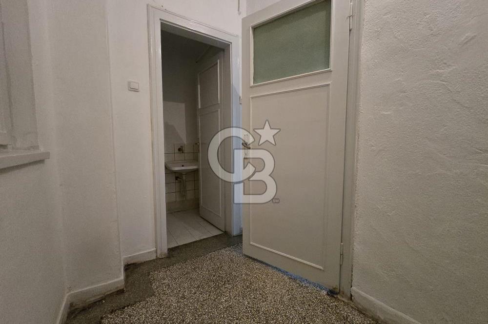 KENEDDY CADDESİNDE ASANSÖRLÜ, OTOPARKLI, 220 M2 4+1 + KİLER