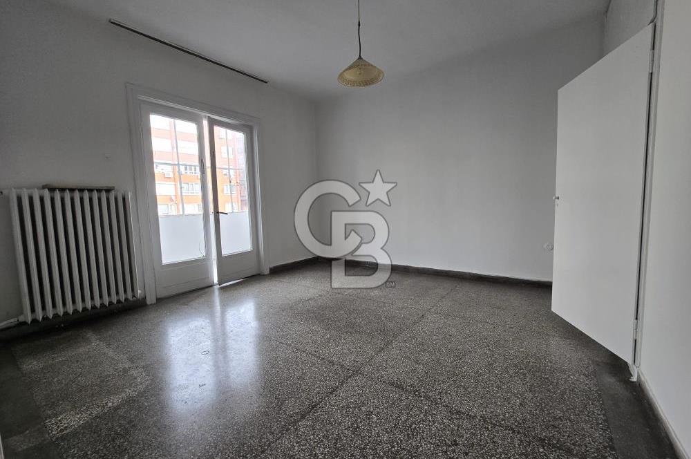 KENEDDY CADDESİNDE ASANSÖRLÜ, OTOPARKLI, 220 M2 4+1 + KİLER