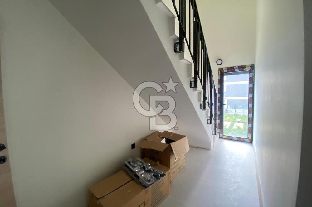 Egenin İncsi Çandarlı da 3+1 Havuzlu Modern Daire
