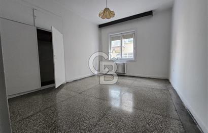 KENEDDY CADDESİNDE ASANSÖRLÜ, OTOPARKLI, 220 M2 4+1 + KİLER
