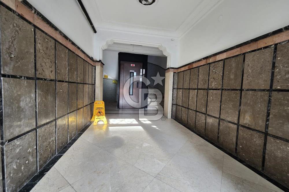 KENEDDY CADDESİNDE ASANSÖRLÜ, OTOPARKLI, 220 M2 4+1 + KİLER