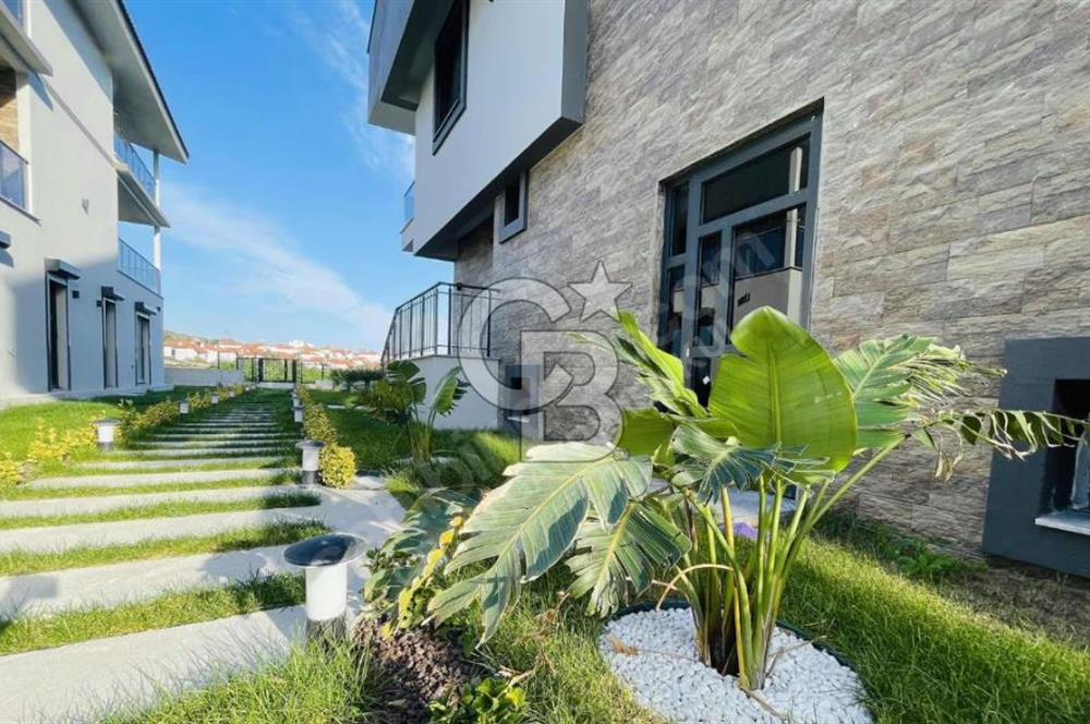 Egenin İncsi Çandarlı da 3+1 Havuzlu Modern Daire