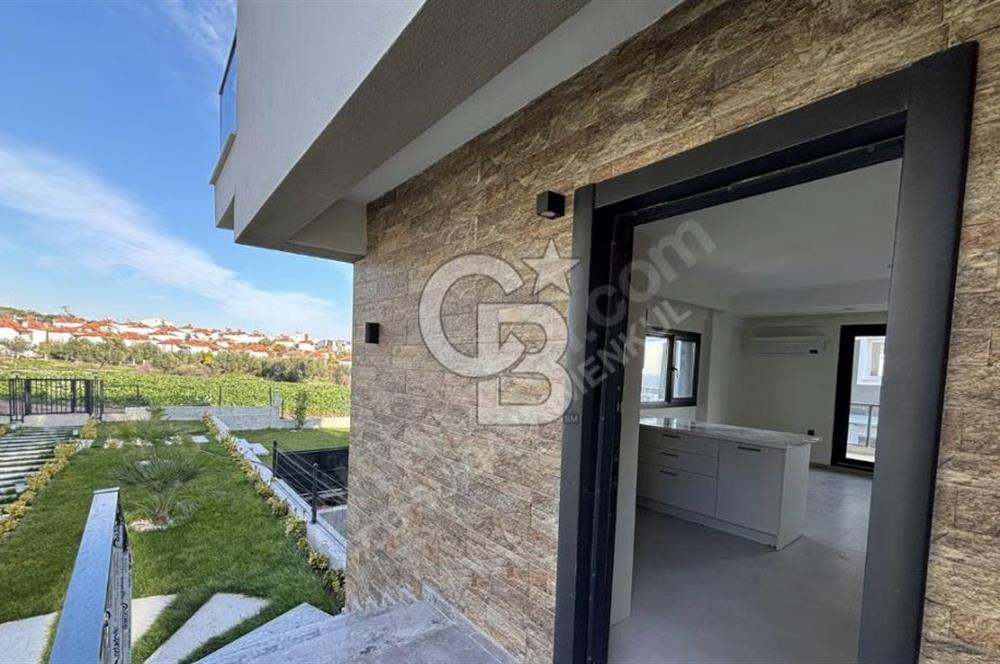 Egenin İncsi Çandarlı da 3+1 Havuzlu Modern Daire