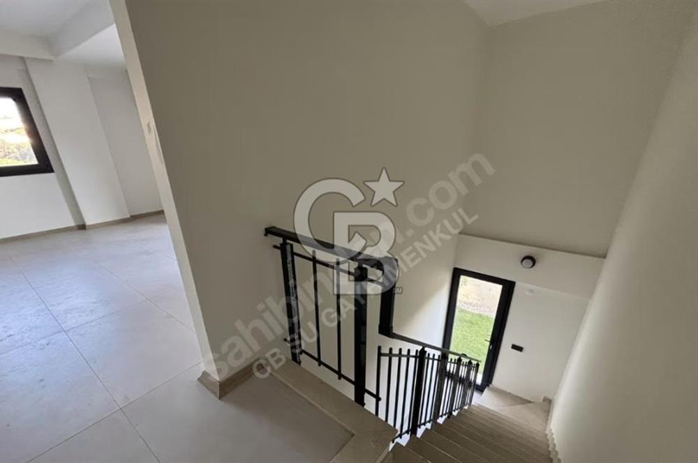 Egenin İncsi Çandarlı da 3+1 Havuzlu Modern Daire