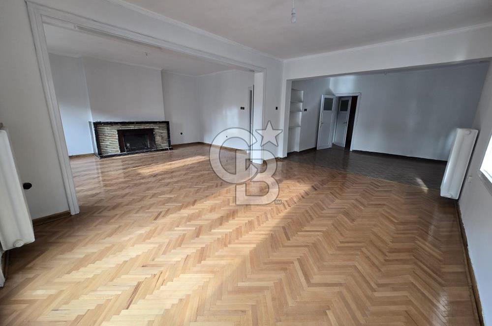 KENEDDY CADDESİNDE ASANSÖRLÜ, OTOPARKLI, 220 M2 4+1 + KİLER