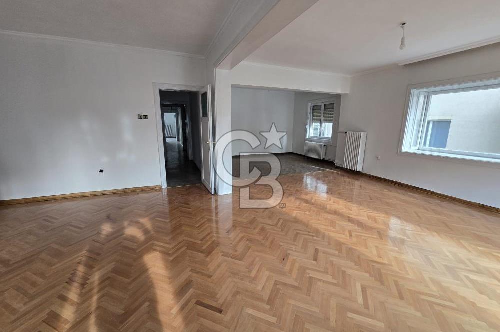 KENEDDY CADDESİNDE ASANSÖRLÜ, OTOPARKLI, 220 M2 4+1 + KİLER