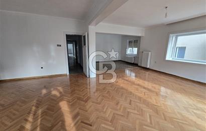 KENEDDY CADDESİNDE ASANSÖRLÜ, OTOPARKLI, 220 M2 4+1 + KİLER