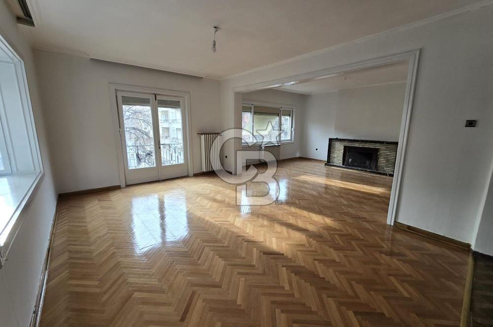 KENEDDY CADDESİNDE ASANSÖRLÜ, OTOPARKLI, 220 M2 4+1 + KİLER