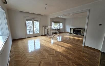 KENEDDY CADDESİNDE ASANSÖRLÜ, OTOPARKLI, 220 M2 4+1 + KİLER