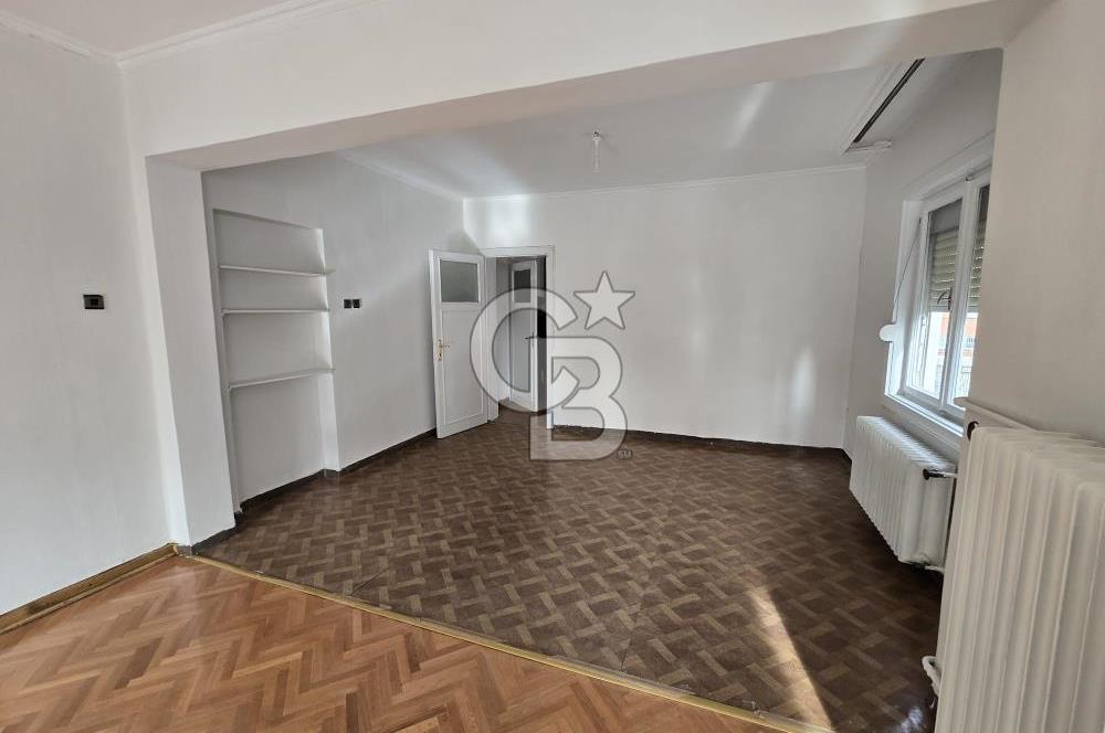 KENEDDY CADDESİNDE ASANSÖRLÜ, OTOPARKLI, 220 M2 4+1 + KİLER