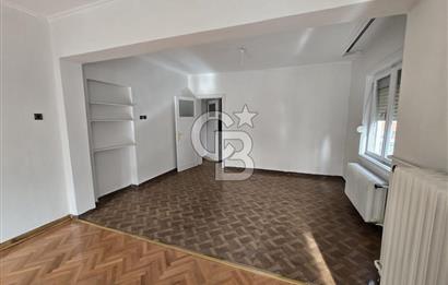KENEDDY CADDESİNDE ASANSÖRLÜ, OTOPARKLI, 220 M2 4+1 + KİLER
