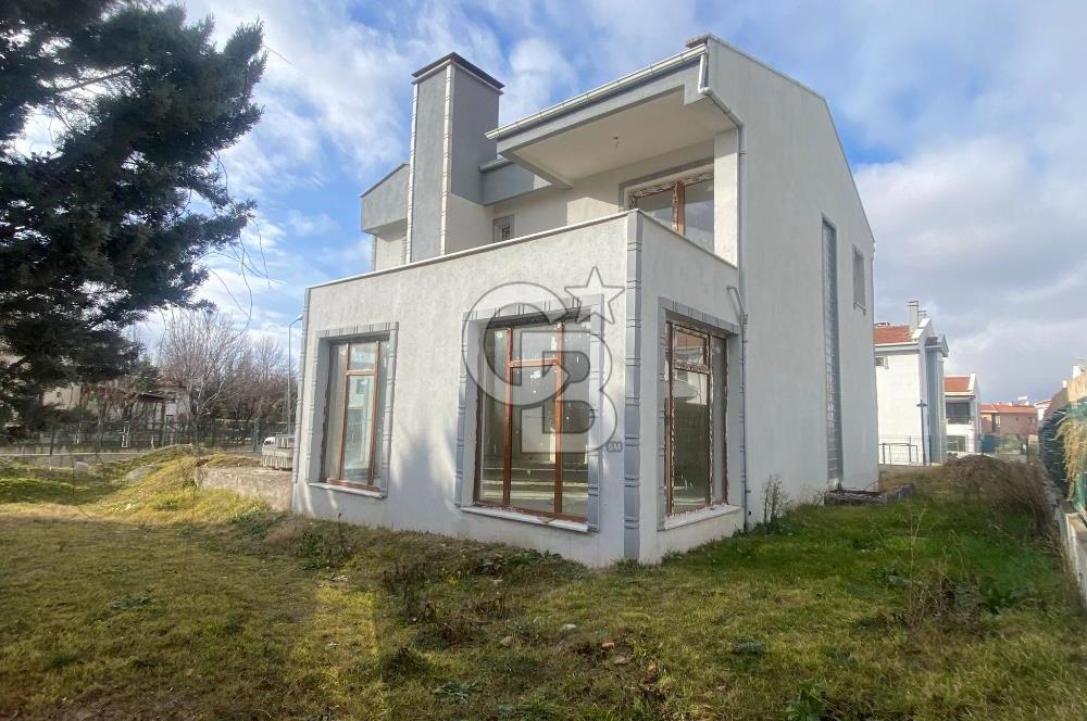 IHLAMUR KENT SİTESİNDE ŞEREFİYELİ SATILIK VİLLA