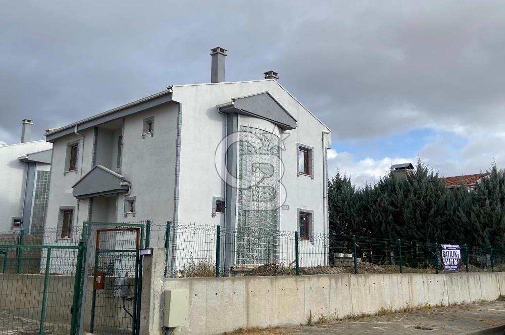 IHLAMUR KENT SİTESİNDE ŞEREFİYELİ SATILIK VİLLA