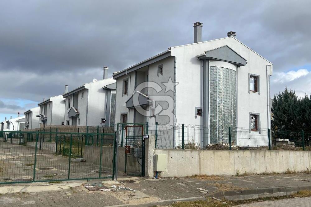 IHLAMUR KENT SİTESİNDE ŞEREFİYELİ SATILIK VİLLA