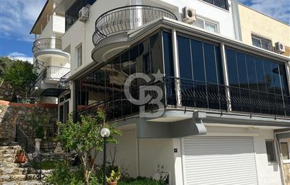 SATILIK AKBÜK DENİZ MANZARALI EŞYALI VİLLA