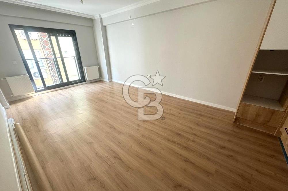 ÇİĞLİ ARŞ.HST. TRAMVAY YAKINI, YENİ BİNA GENİŞ SATILIK 1+1 DAİRE