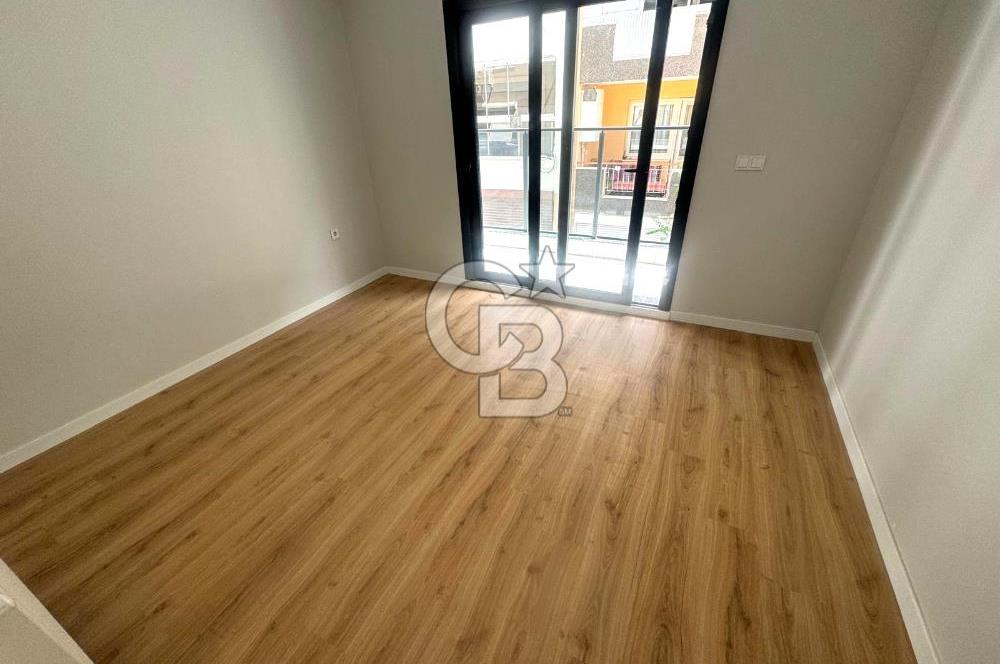 ÇİĞLİ ARŞ.HST. TRAMVAY YAKINI, YENİ BİNA GENİŞ SATILIK 1+1 DAİRE