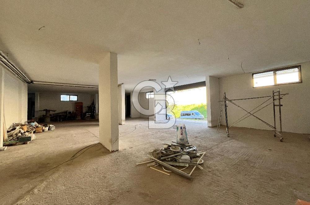 E-5e Yakın Girne Caddesinden Geniş Metrajlı Kiralık Dükkan