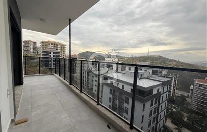 Körfez Mahallesi Sıfır Satılık 3+1 Daire Havuzlu Sitede 