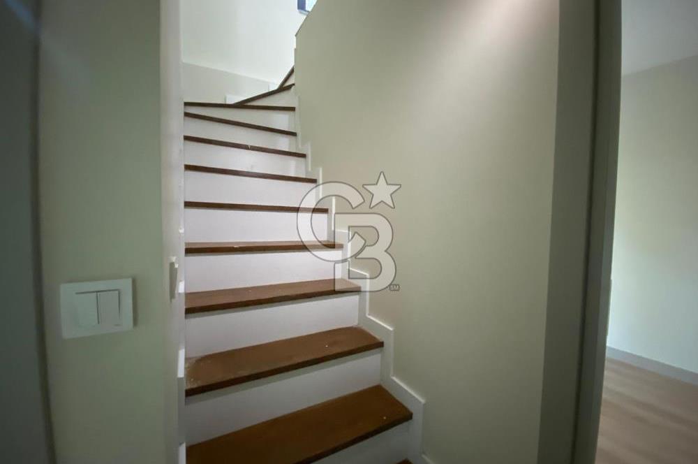 Kalamış ta Satılık 2+1 Dubleks Bahçe Kullanımı Daireye Ait