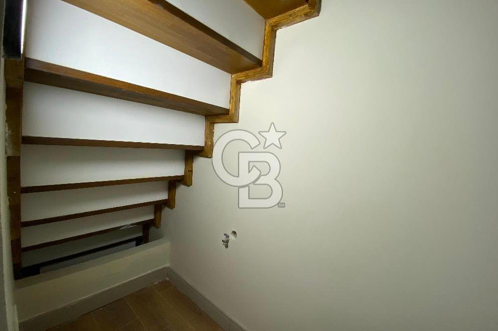 Kalamış ta Satılık 2+1 Dubleks Bahçe Kullanımı Daireye Ait