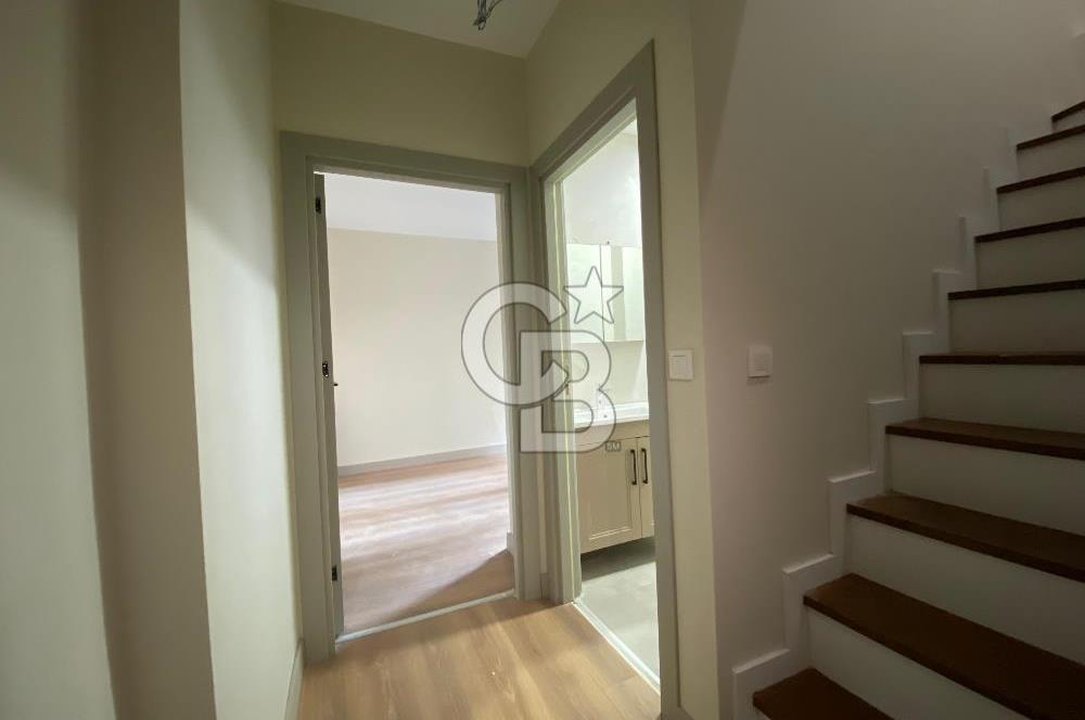 Kalamış ta Satılık 2+1 Dubleks Bahçe Kullanımı Daireye Ait