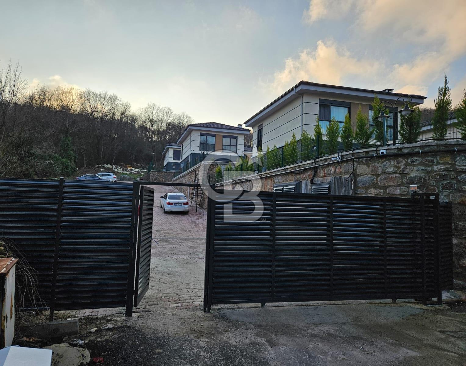 Şile Çayırbaşı Seranty Evlerinde Satılık 4+1 Villa