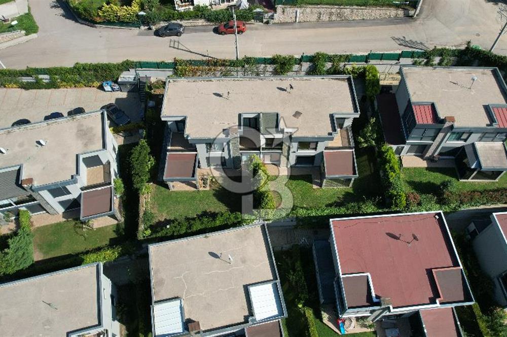 İZMİT TÜYSÜZLER ADONİS SİTESİ SATILIK 4+1 GENİŞ BAHÇELİ VİLLA