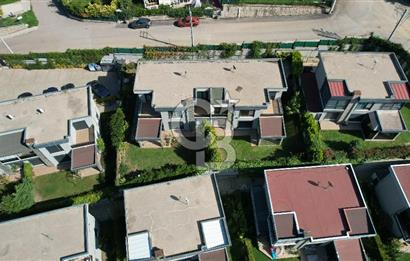 İZMİT TÜYSÜZLER ADONİS SİTESİ SATILIK 4+1 GENİŞ BAHÇELİ VİLLA