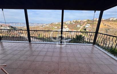 BAŞİSKELE BAHÇECİK DENİZ - DOĞA MANZARALI SATILIK KÖŞE VİLLA