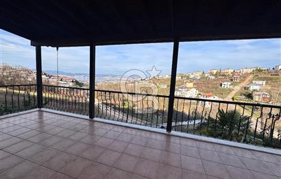 BAŞİSKELE BAHÇECİK DENİZ - DOĞA MANZARALI SATILIK KÖŞE VİLLA