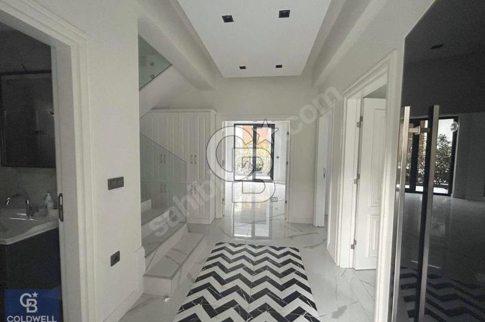Başiskele Damlar Deluxete 4+1 Lüks Dubleks Bahçeli Villa