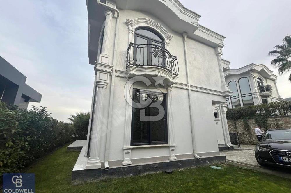 Başiskele Damlar Deluxete 4+1 Lüks Dubleks Bahçeli Villa