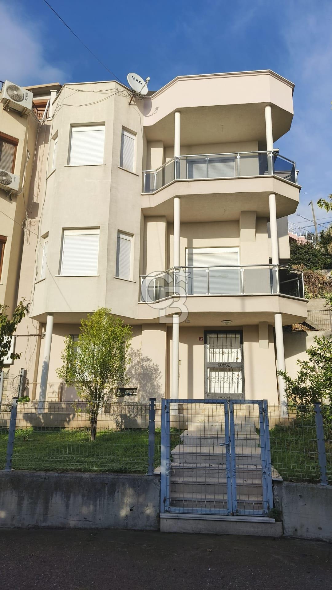 BEYLİKDÜZÜ GÜRPINAR SEVCAN SİTESİNDE DENİZ MANZARALI VİLLA