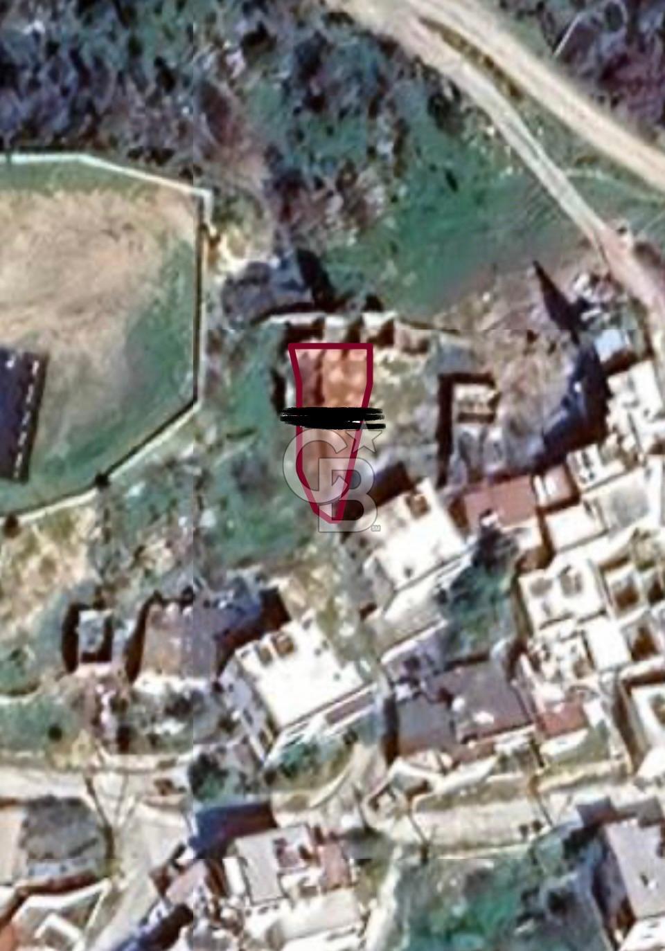 İÇİNDE TESCİLLİ BİNA BULUNAN 132 M2 ARSA