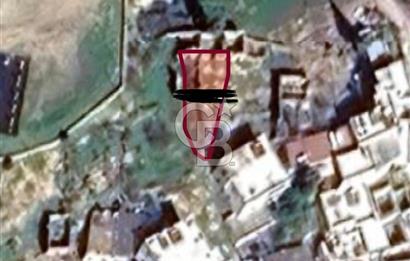 İÇİNDE TESCİLLİ BİNA BULUNAN 132 M2 ARSA