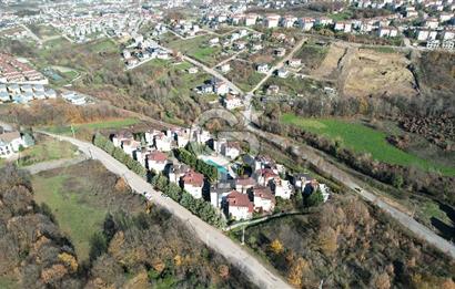 BAŞİSKELE BAHÇECİK DENİZ - DOĞA MANZARALI SATILIK KÖŞE VİLLA