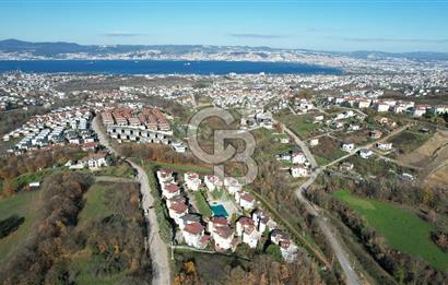 BAŞİSKELE BAHÇECİK DENİZ - DOĞA MANZARALI SATILIK KÖŞE VİLLA