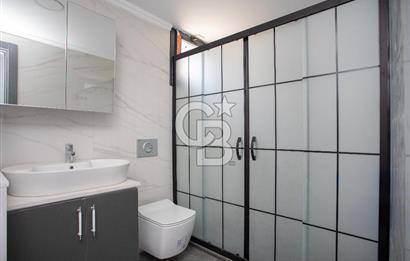 Yenifoça'da Deniz Manzaralı Müstakil Havuzlu 3+1 Tripleks Villa