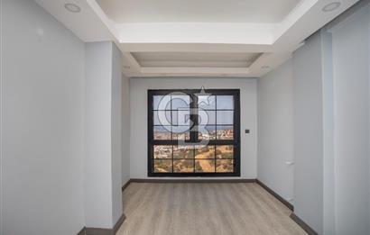 Yenifoça'da Deniz Manzaralı Müstakil Havuzlu 3+1 Tripleks Villa