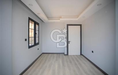 Yenifoça'da Deniz Manzaralı Müstakil Havuzlu 3+1 Tripleks Villa