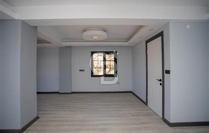 Yenifoça'da Deniz Manzaralı Müstakil Havuzlu 3+1 Tripleks Villa