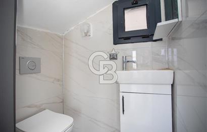 Yenifoça'da Deniz Manzaralı Müstakil Havuzlu 3+1 Tripleks Villa