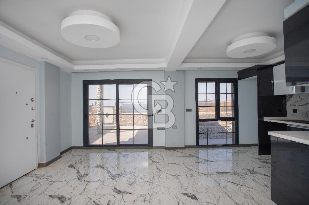 Yenifoça'da Deniz Manzaralı Müstakil Havuzlu 3+1 Tripleks Villa