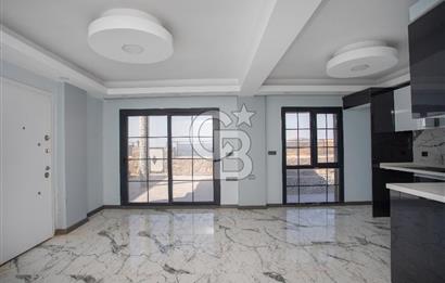 Yenifoça'da Deniz Manzaralı Müstakil Havuzlu 3+1 Tripleks Villa