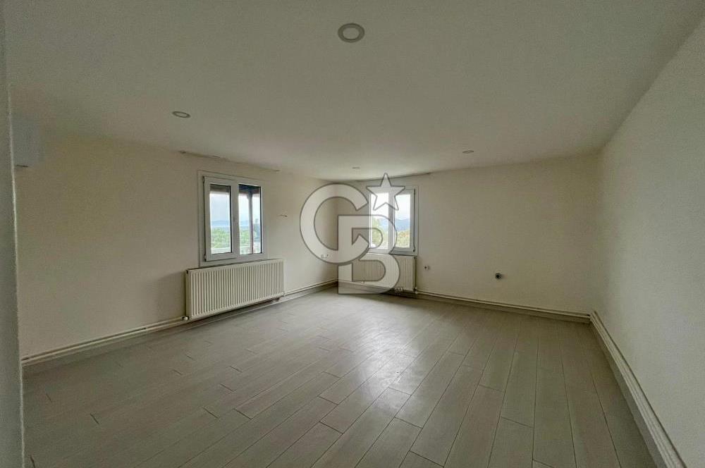 Bornova Yakaköy de Müstakil Bahçeli 6+2 Kiralık Villa