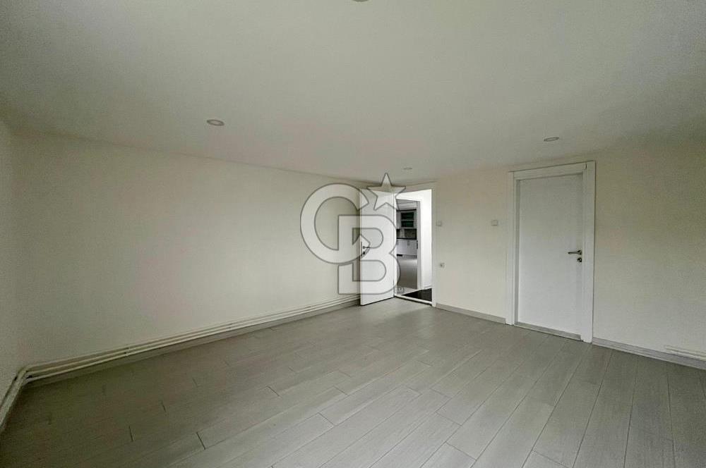 Bornova Yakaköy de Müstakil Bahçeli 6+2 Kiralık Villa