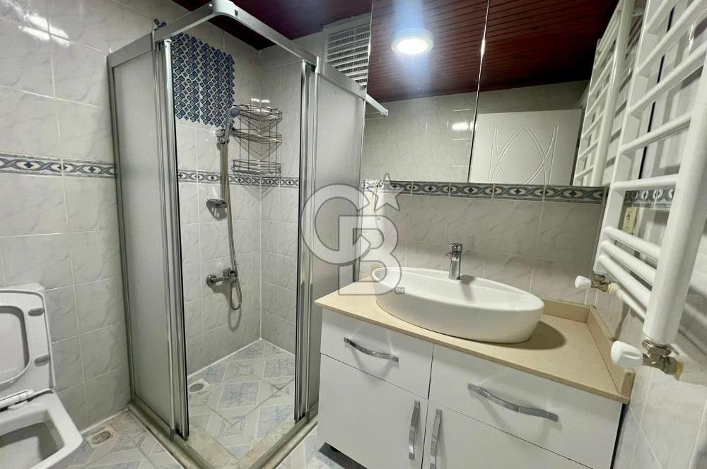 Bornova Yakaköy de Müstakil Bahçeli 6+2 Kiralık Villa