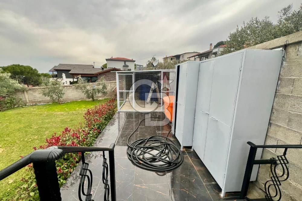 Bornova Yakaköy de Müstakil Bahçeli 6+2 Kiralık Villa