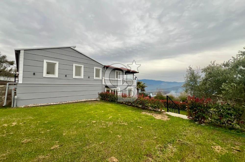 Bornova Yakaköy de Müstakil Bahçeli 6+2 Kiralık Villa